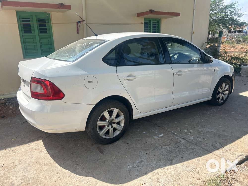 Skoda Rapid 1.6 Petrol 2014