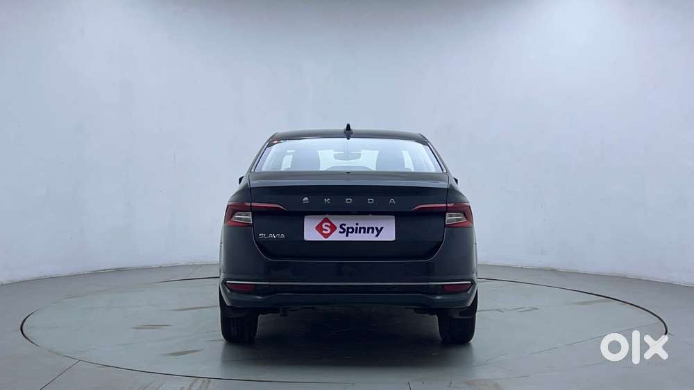 Skoda Slavia Style 1.0l Tsi At, 2022, Petrol