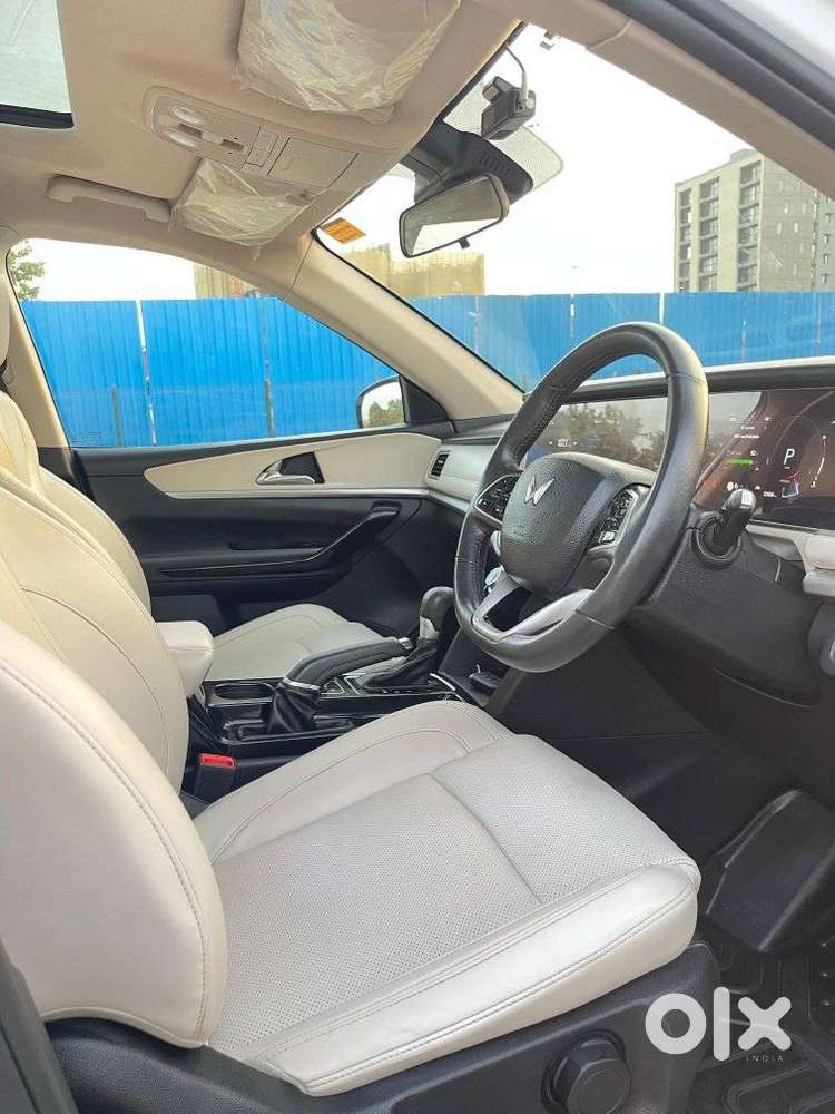 Mahindra Xuv700 2.2 Ax 7 Diesel At Str, 2024, Diesel