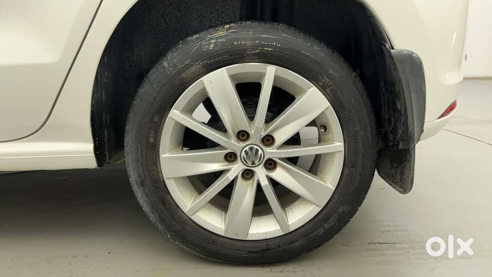 Volkswagen Polo Petrol Highline 1.2l, 2015, Petrol
