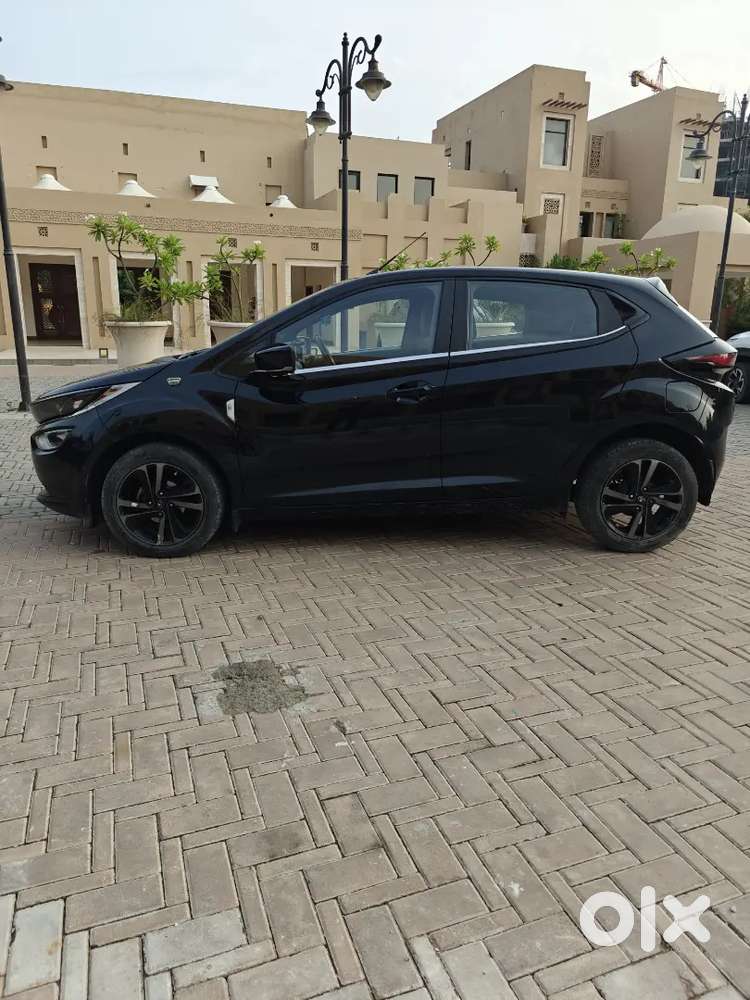 Tata Altroz Dark Edition– Excellent Condition, Company Serviced