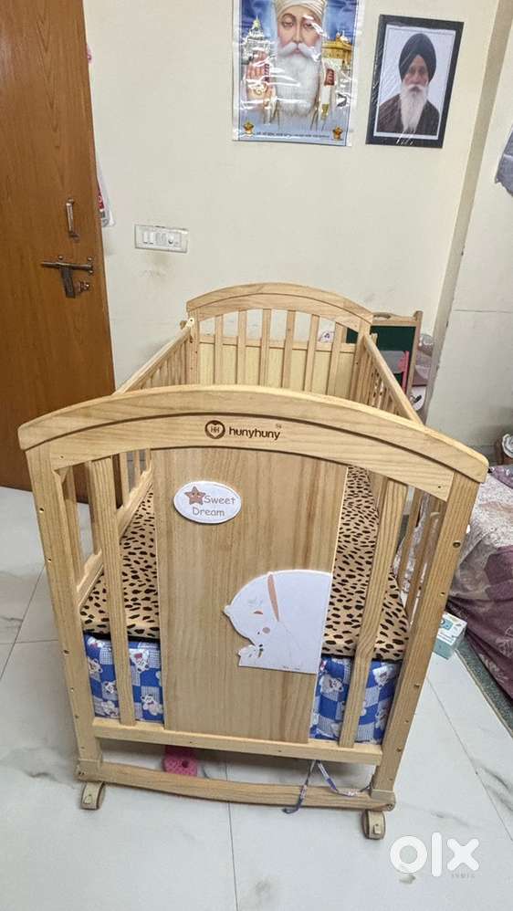 Baby cot rarely used just an year old