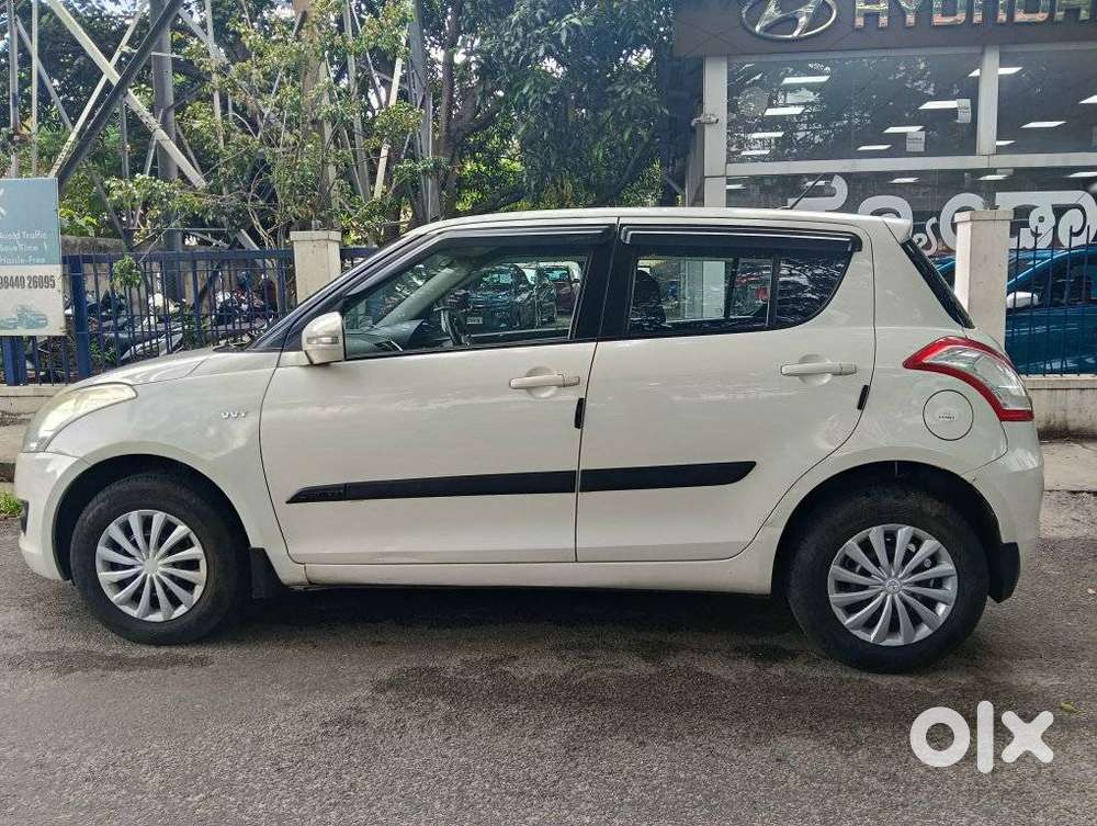 Maruti Suzuki Swift Vxi + Manual, 2012, Petrol