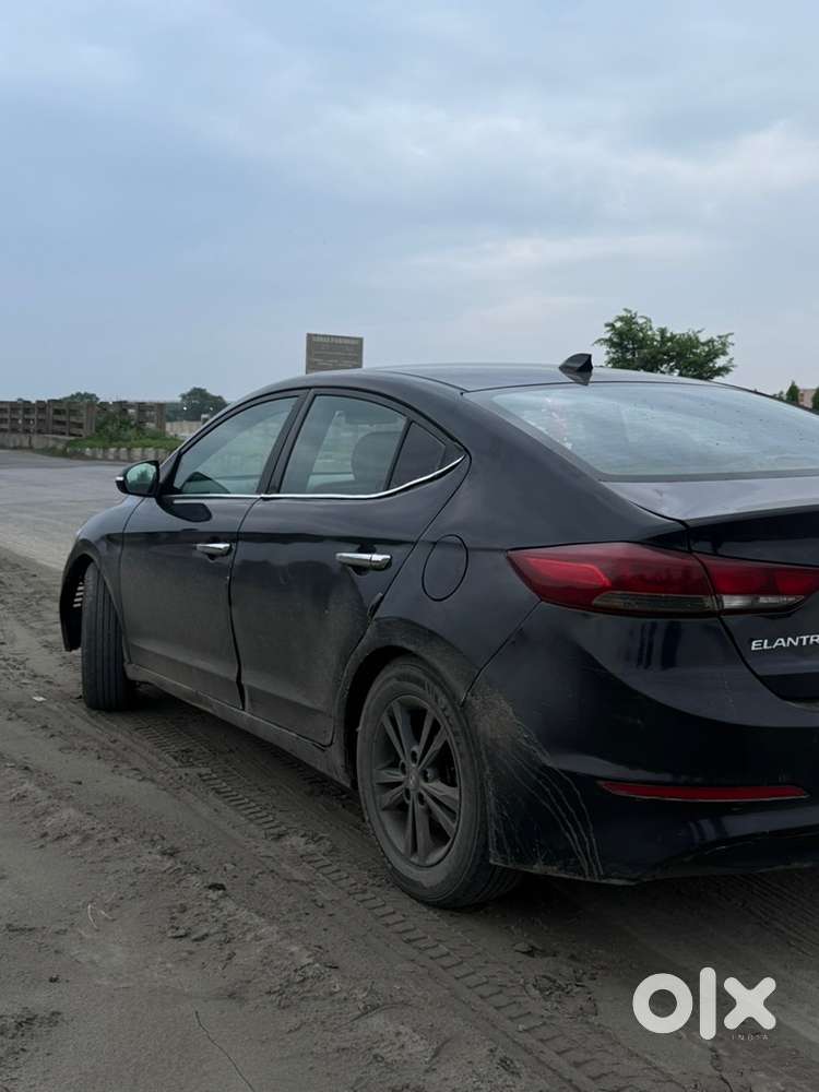 Hyundai New Elantra 2017 Diesel [ 22-25km Mileage On Highway ]