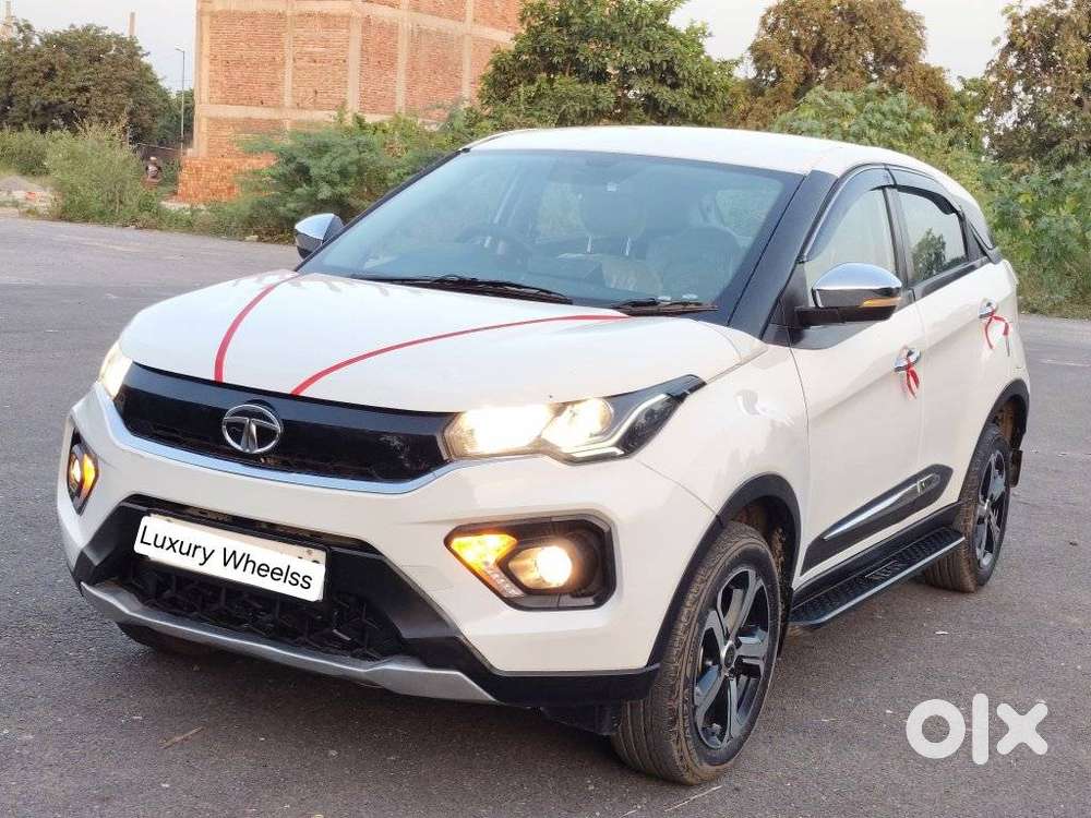 Tata Nexon, 2023, Petrol