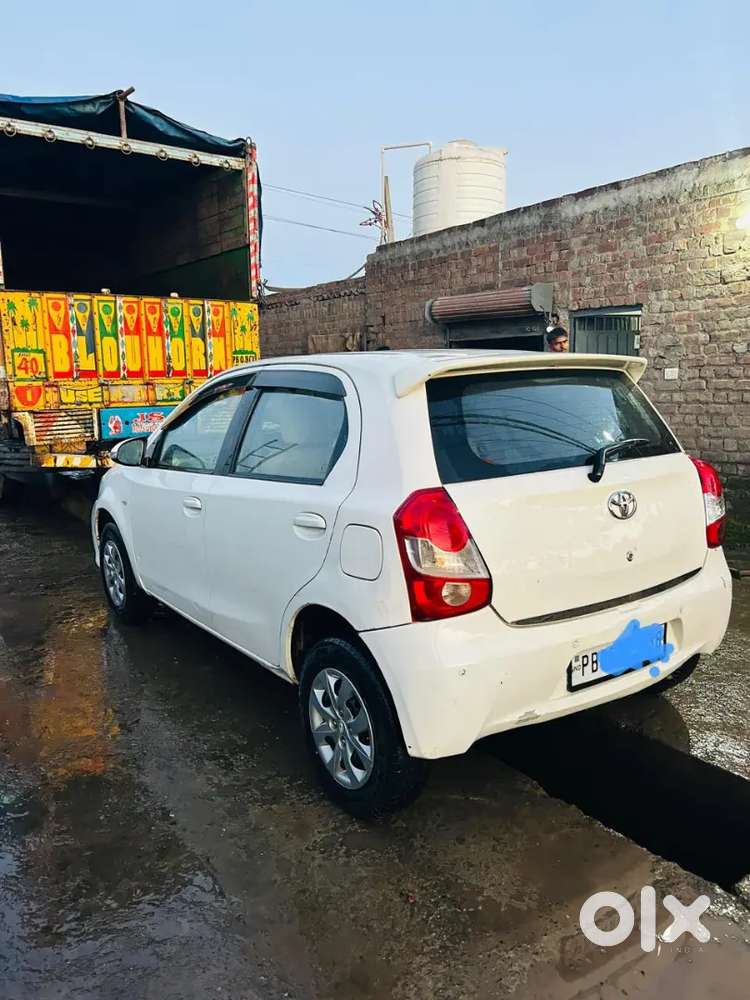 Brand New Condition 80 Percent Tyre Condition Top Model 2015 Model Vd