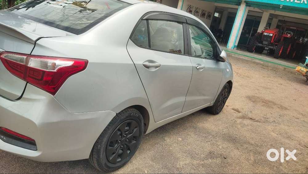 Hyandai Xcent,2019,price-2,65,000