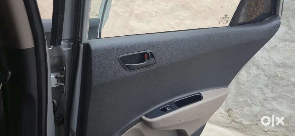 Teacher Driven Hyundai Grand I10 2017 Diesel.  Zero Depreciation Insur