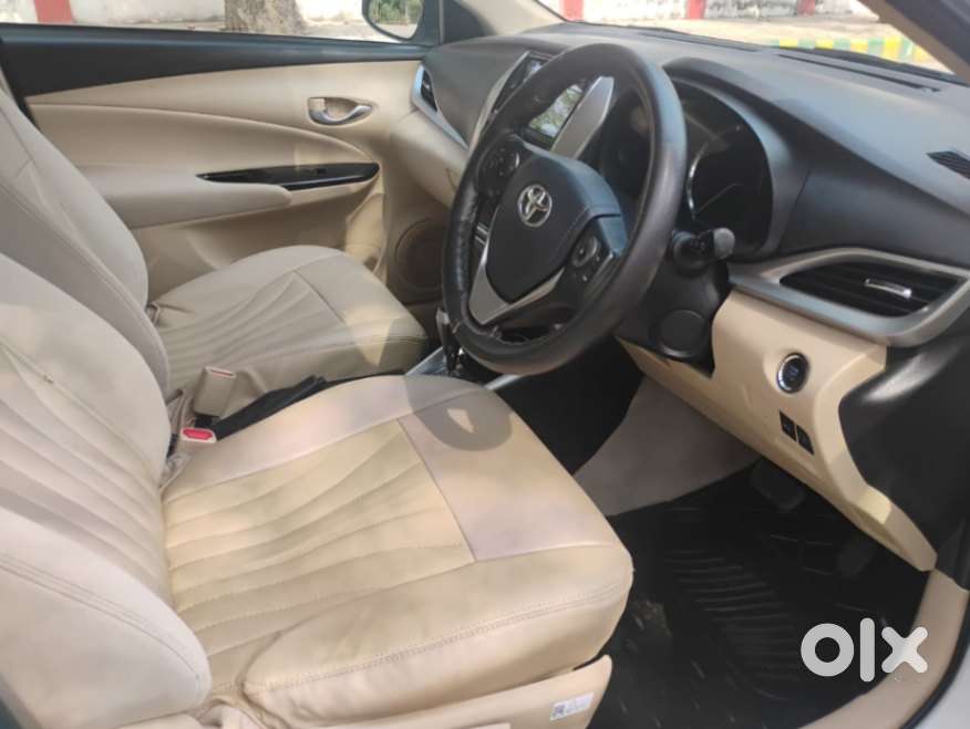 Toyota Yaris V Cvt, 2019, Petrol