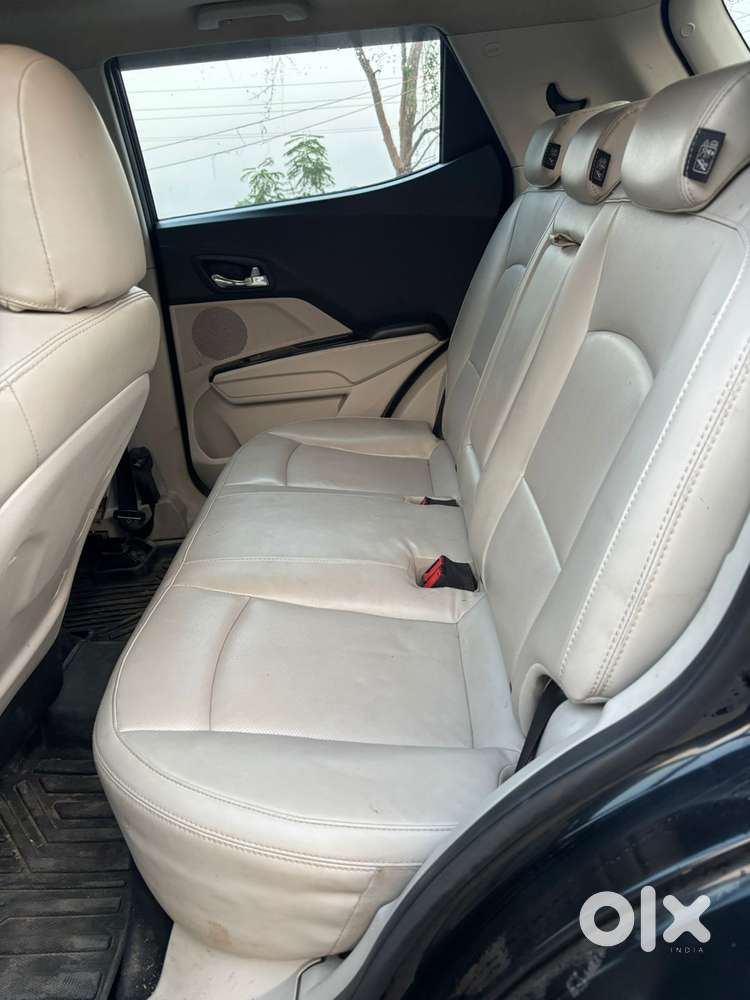 Mahindra Xuv300 W8 1.2 Petrol Dual Tone, 2022, Petrol