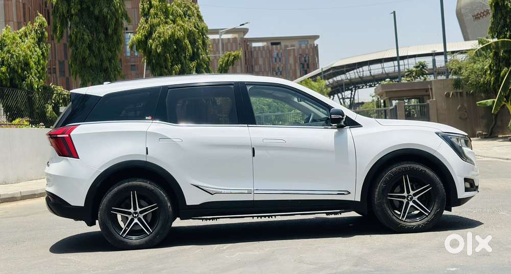 Mahindra Xuv700 2.0 Mx Petrol Mt 5 Str, 2022, Petrol