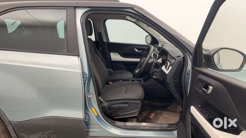Tata Punch 1.2 Revotron Creative Amt Dual Tone, 2023, Petrol