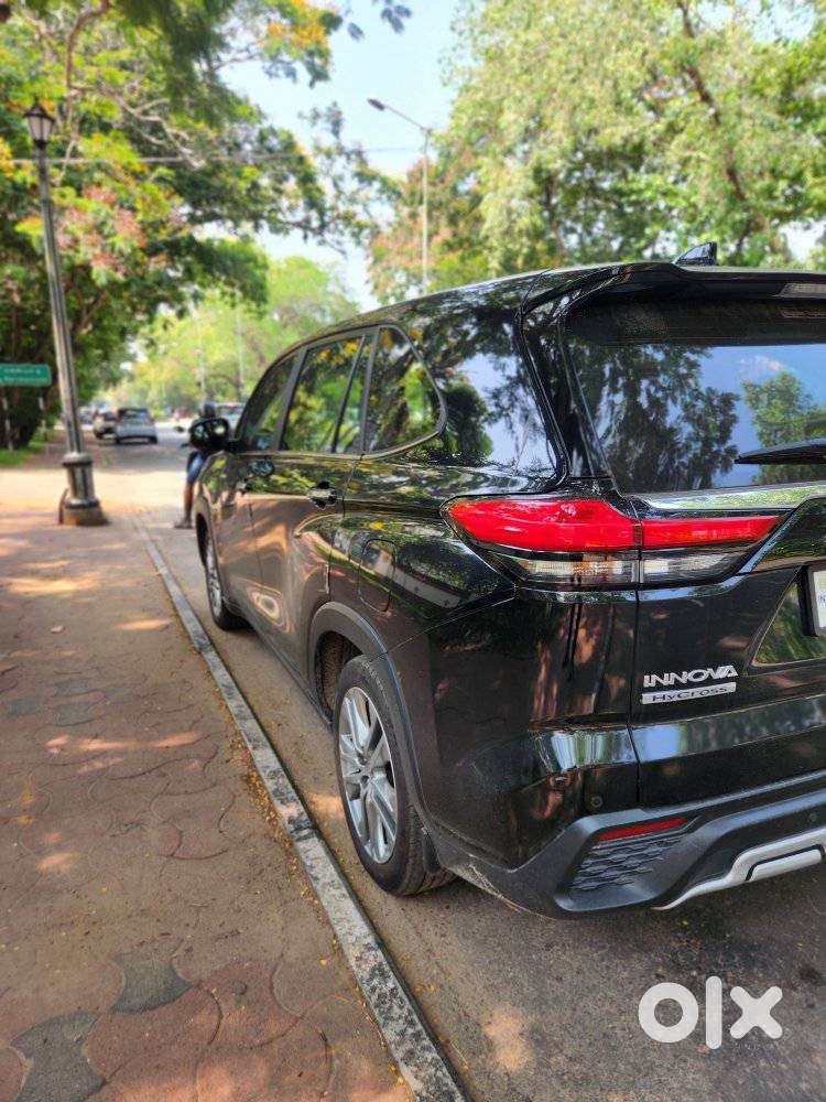 Toyota Innova Hycross 2.0 Zx (o) Hybrid 7 Str, 2023, Petrol