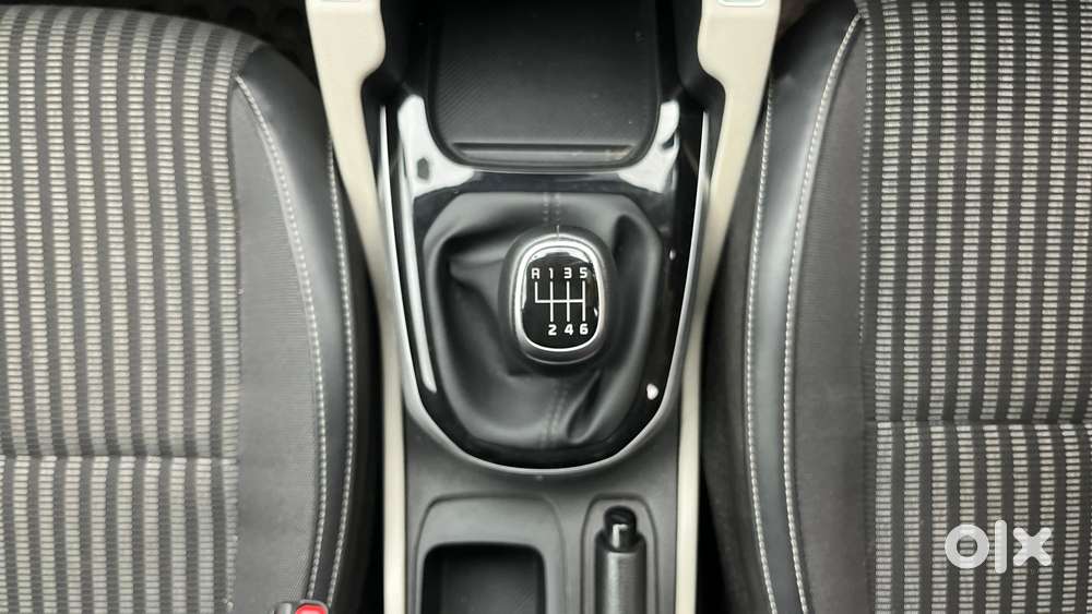 Kia Carens Luxury (o)1.5 Turbo Petrol Dct 7 Str, 2024, Petrol