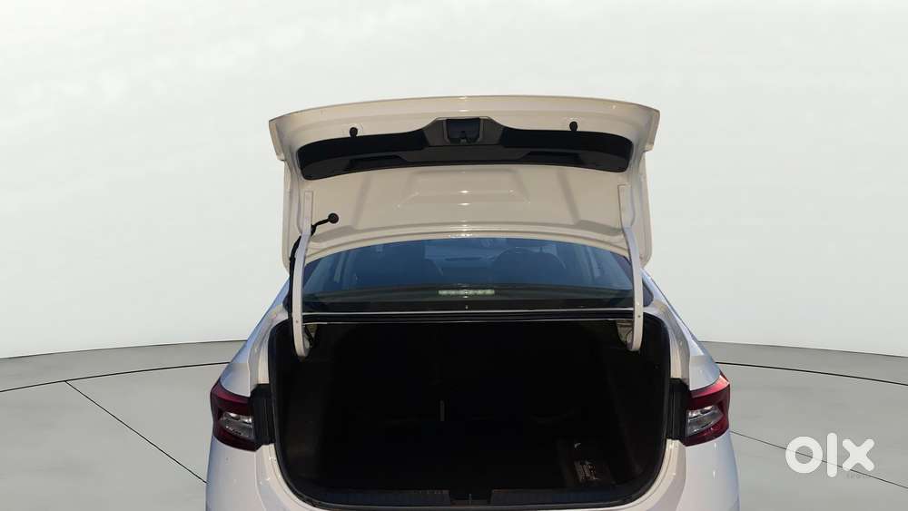 Skoda Slavia Style 1.0l Tsi Mt, 2023, Petrol