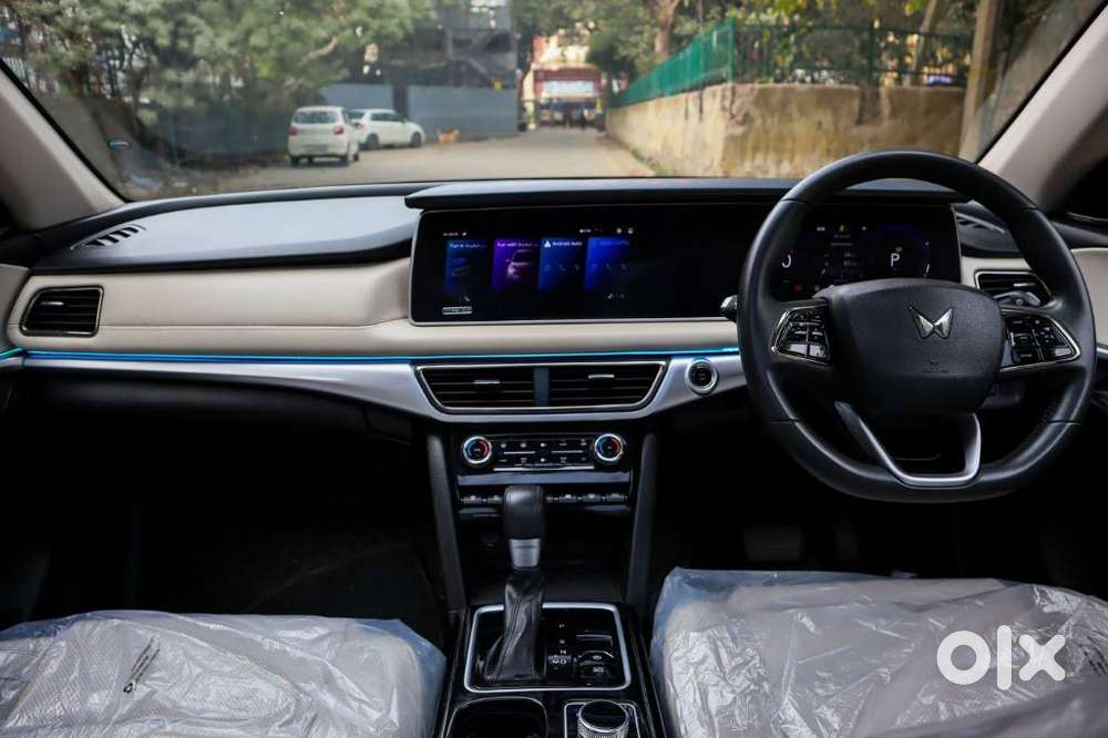 Mahindra Xuv700 2.2 Ax 7 Diesel At Luxury Pack Str, 2024, Diesel