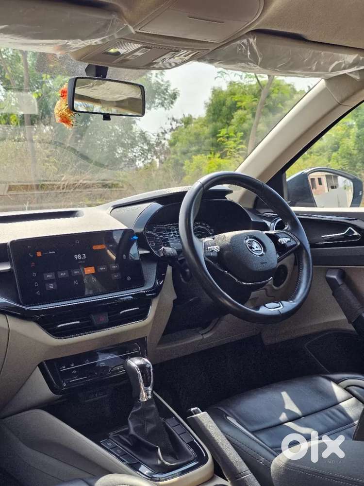 Skoda Slavia Ambition 1.0l Tsi At, 2022, Petrol