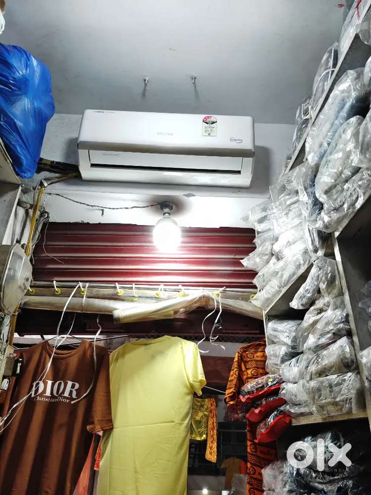 .75 ton Voltas inverter split AC 3 star,5 yrs old