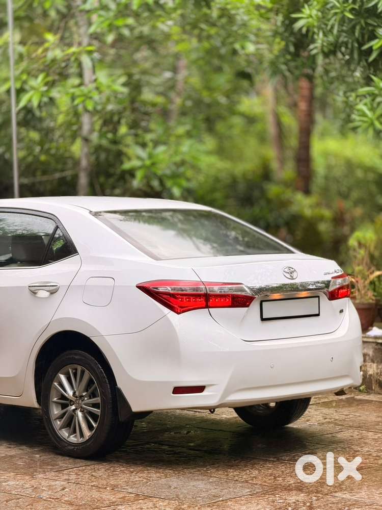 Toyota Corolla Altis 1.8 V At  2017  40,000 Km