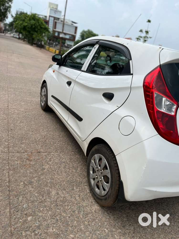 Hyundai Eon Petrol Magna+ 2015