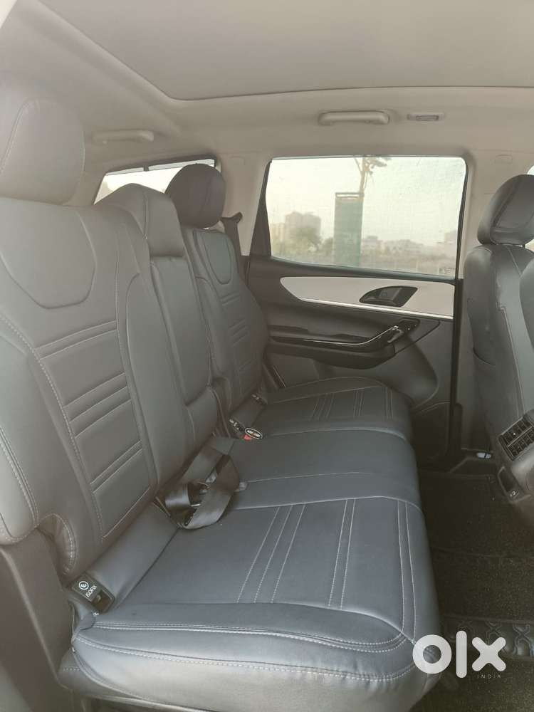 Mahindra Xuv700 2.2 Ax 5 Diesel At 7 Str, 2025, Diesel