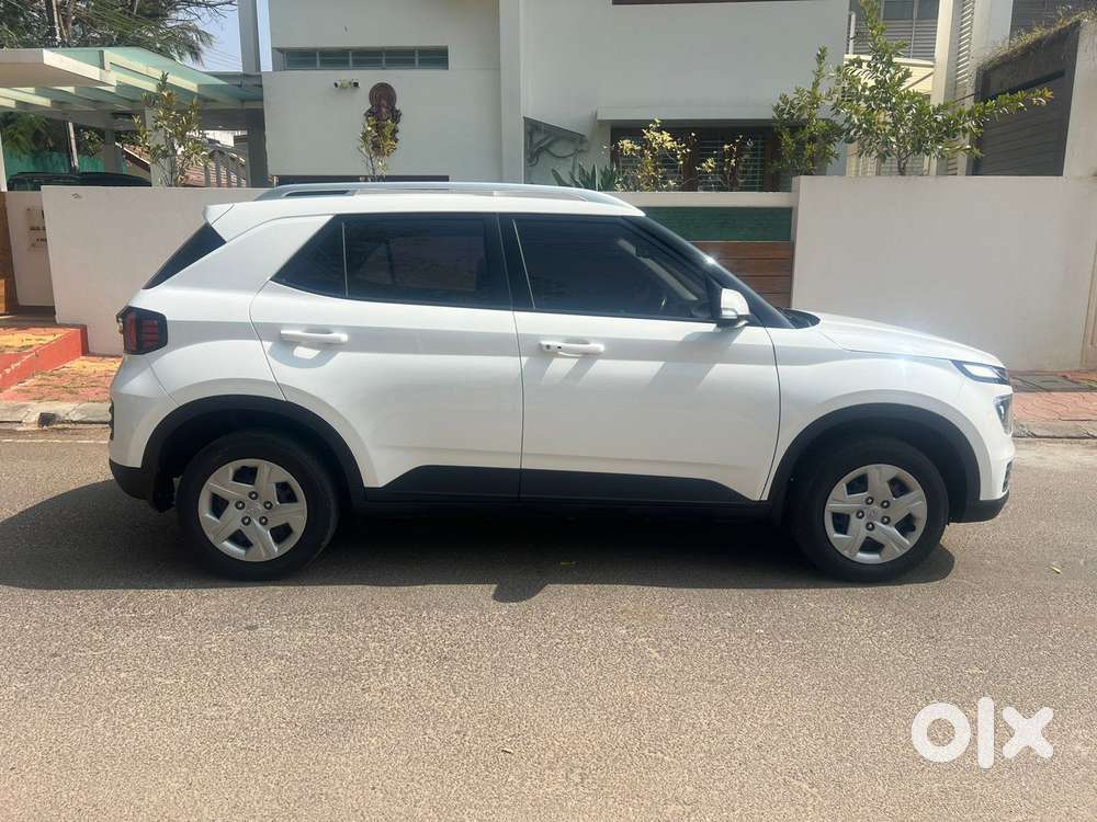 Hyundai Venue Sx Mt, 2023, Petrol