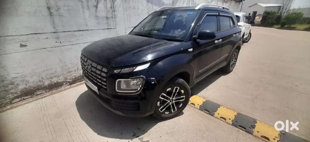 Hyundai Venue 2026 Petrol Well Maintained