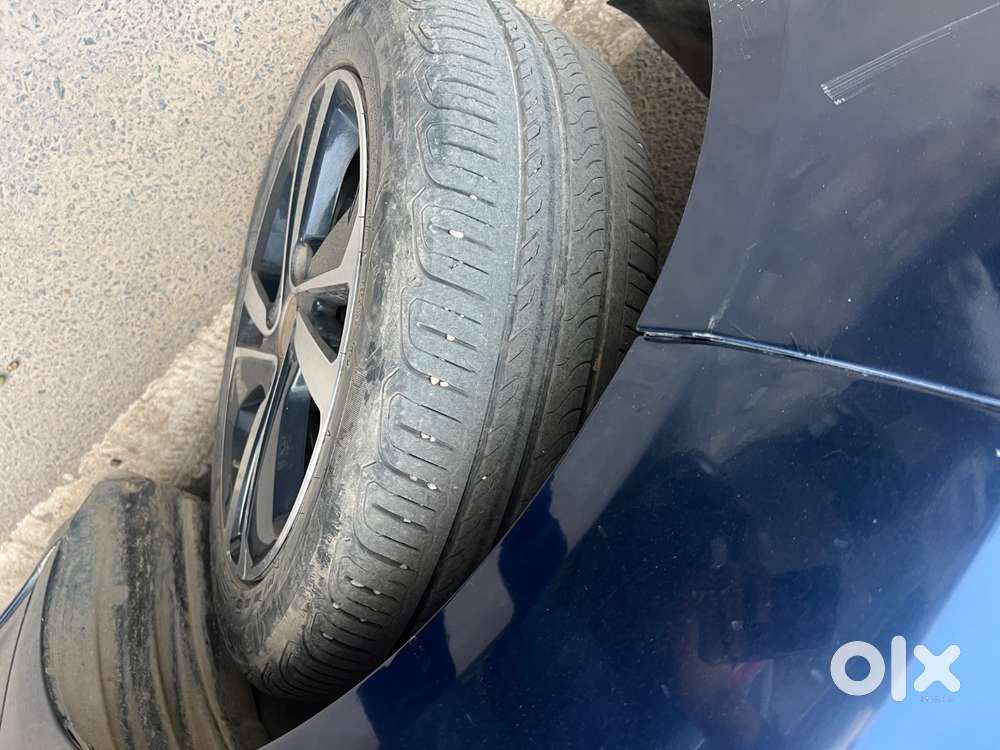Tata Altroz 2023 Xz Cng Alloys, Touchscreen , Mint Condition23000kms