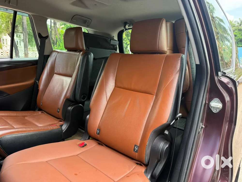 Toyota Innova Crysta 2.8 Zx At 7 Seater, 2016, Diesel