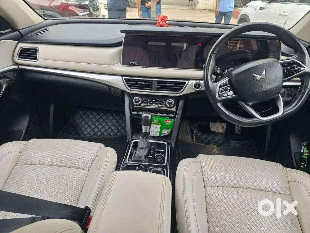 Mahindra Xuv700 2.2 Ax 7 Diesel At Luxury Pack Str, 2023, Diesel