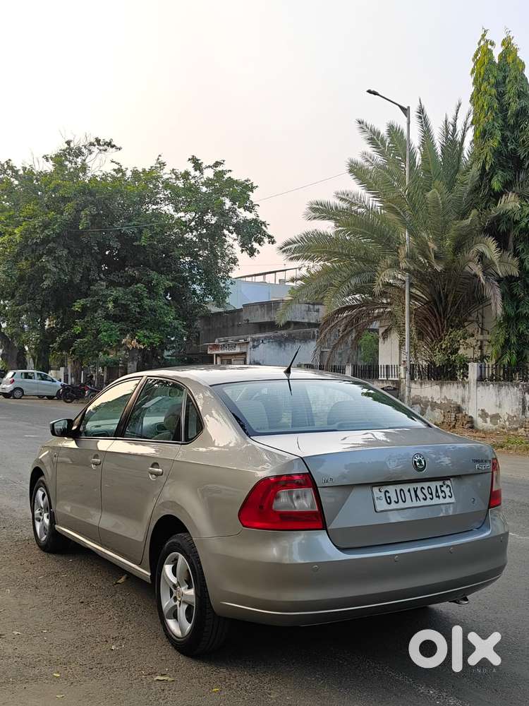 Skoda Rapid 1.5 Tdi At Elegance Plus Black Package, 2013, Petrol