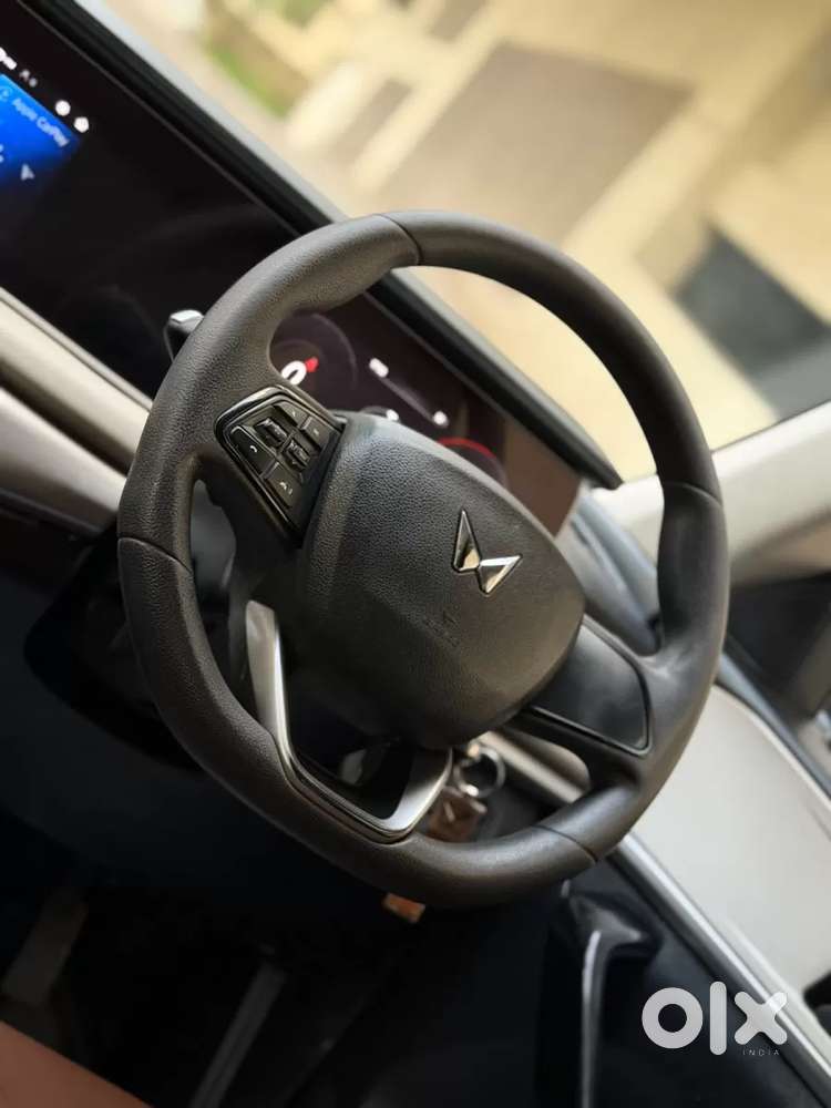 Mahindra Xuv700 2.2 Ax 5 Diesel At Str, 2023, Diesel