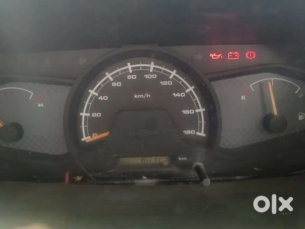 Chevrolet Tavera 2015