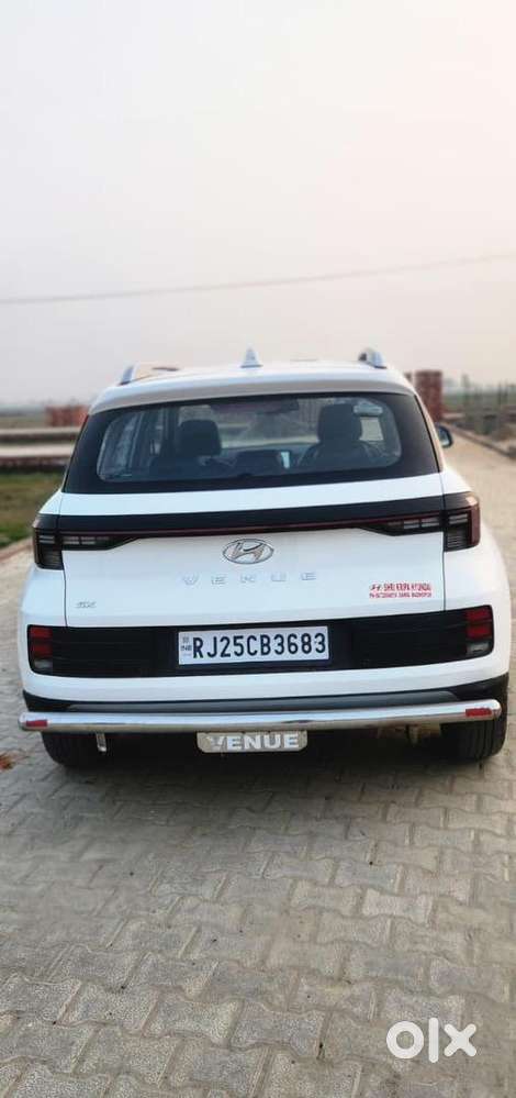 Hyundai Venue 2024 Petrol 37000 Km Driven