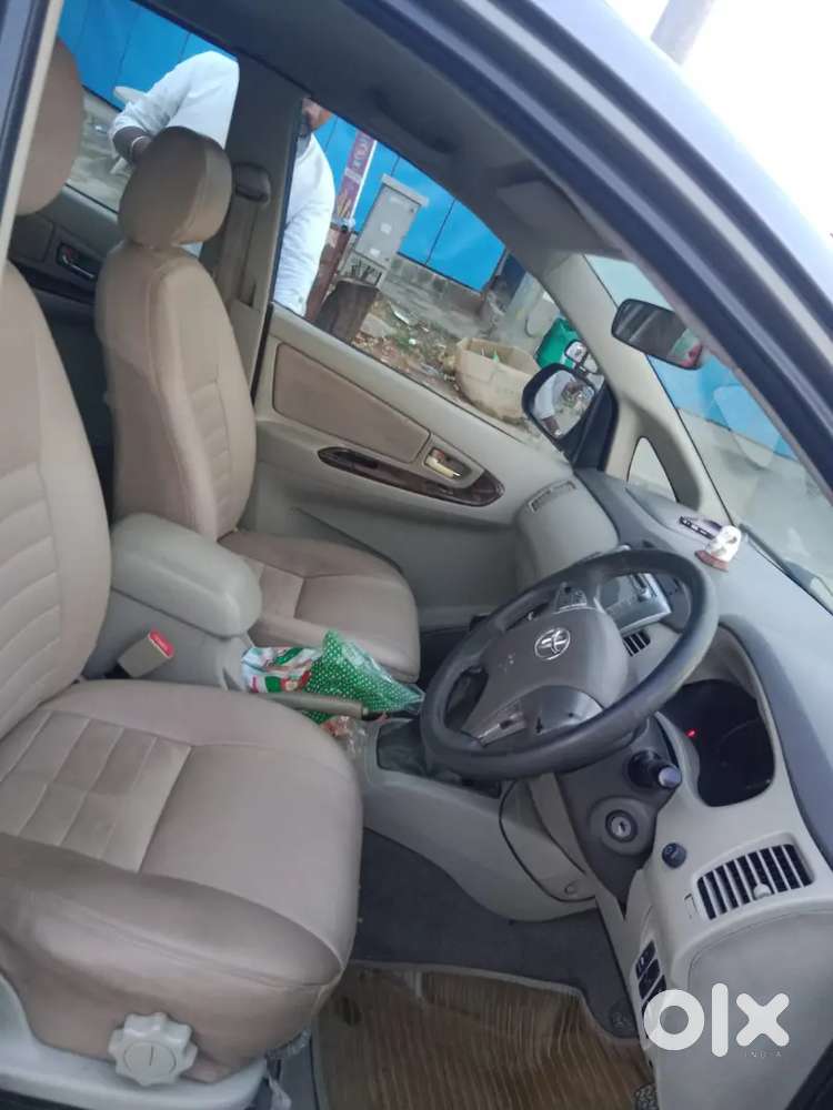 Toyota Innova 2012