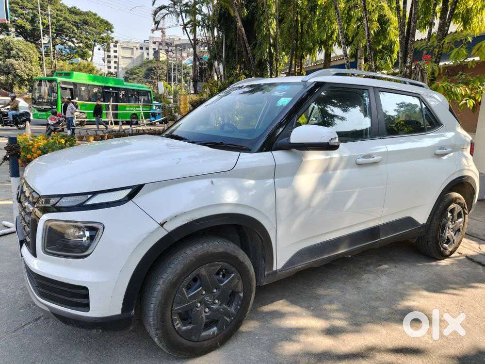 Hyundai Venue Sx Mt, 2023, Petrol
