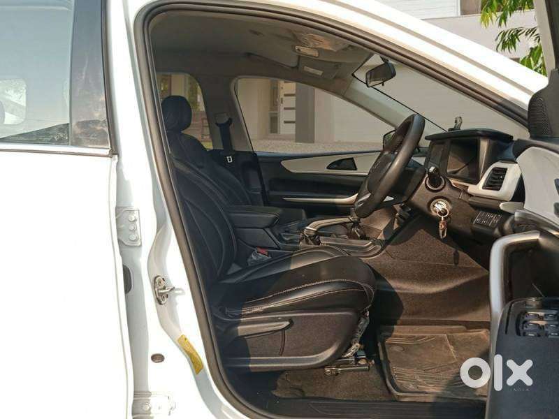 Mahindra Xuv700 2.2 Mx Diesel Mt 5 Str, 2022, Diesel