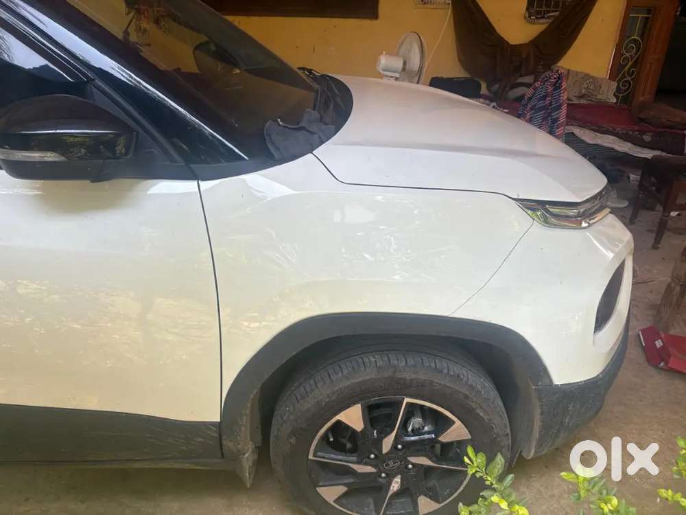 (28 Dec 2025 Purchase Date)tata Punch  Petrol Well Maintained 8400km .