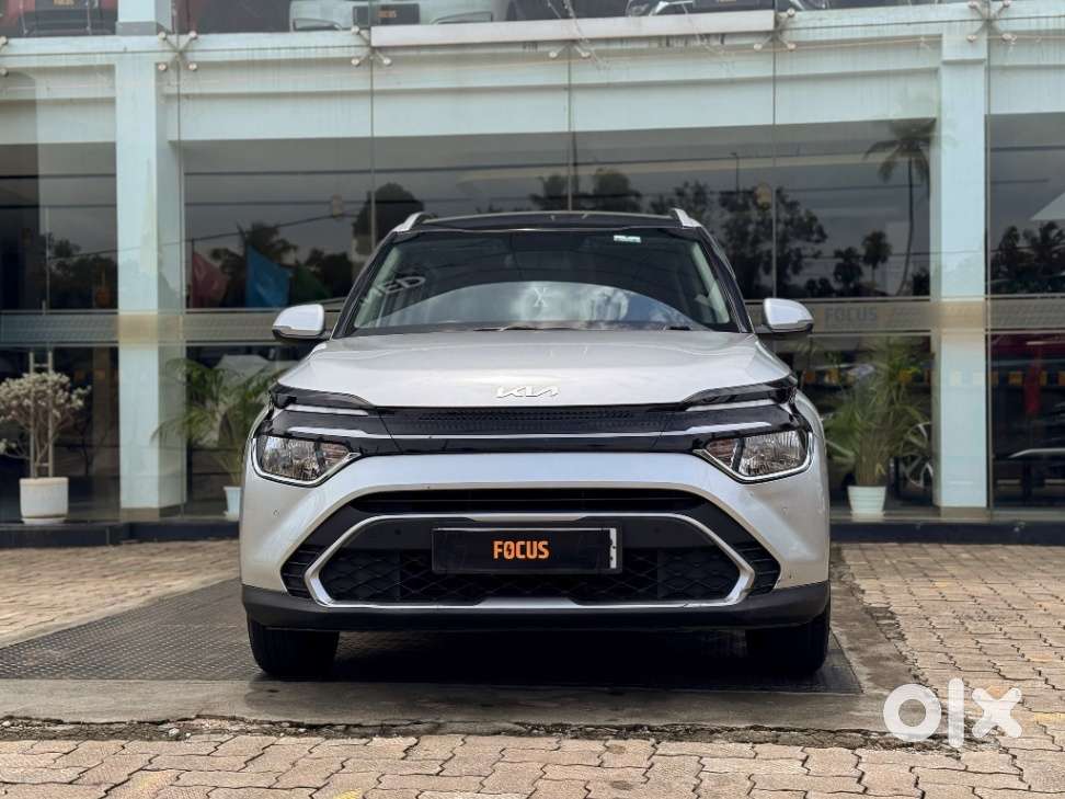 Kia Carens, 2023, Petrol