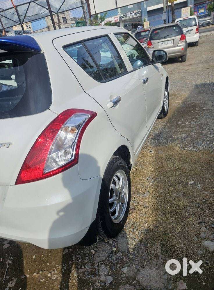 Maruti Suzuki Swift Lxi Optional-o, 2017, Petrol