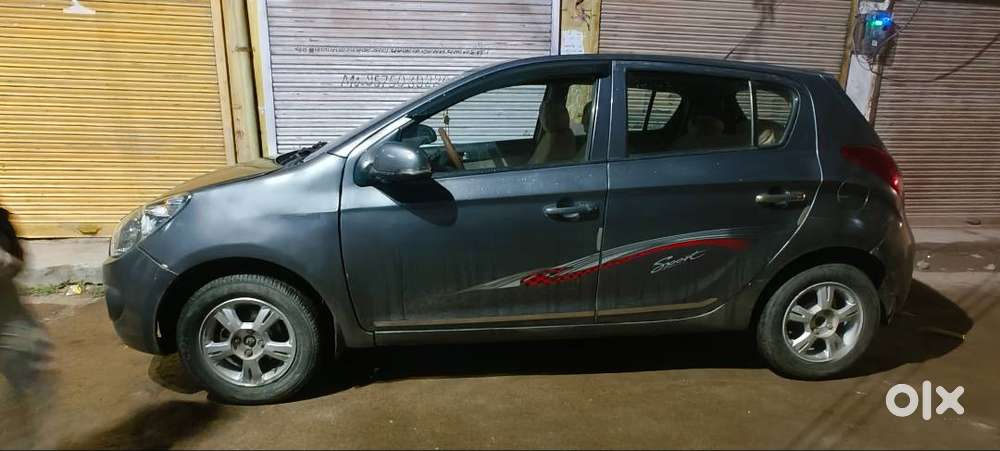 Hundai I20 Sportz Petrol 2011 Top Model