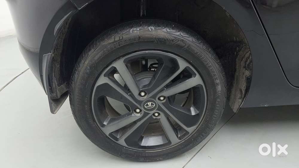 Tata Altroz 1.2 Xza Plus Dark Edition Dct, 2022, Petrol