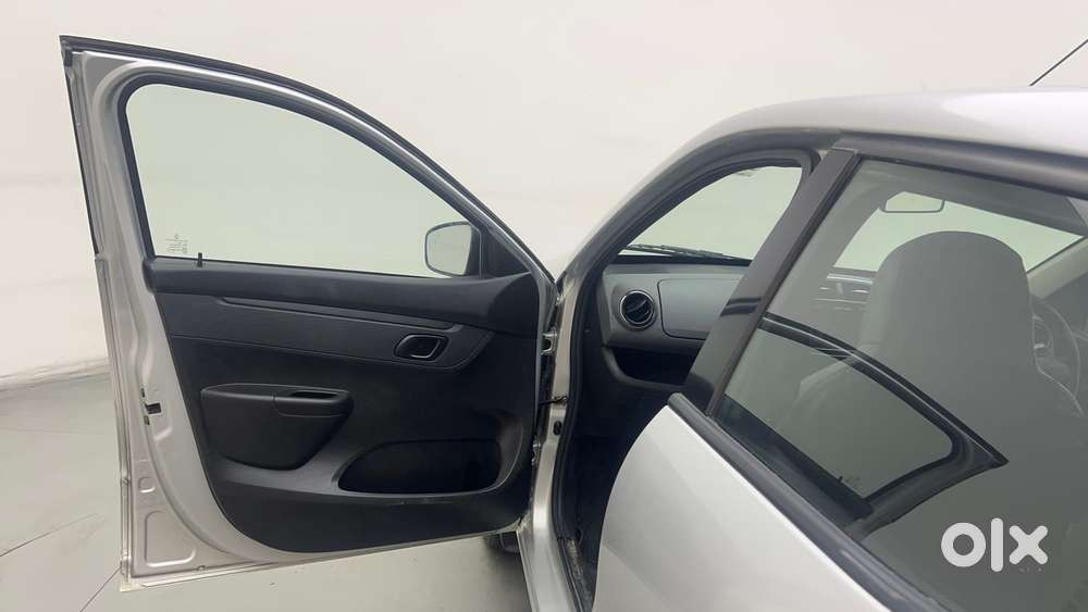 Renault Kwid 2019-ongoing 1.0 Rxt Amt (o), 2017, Petrol