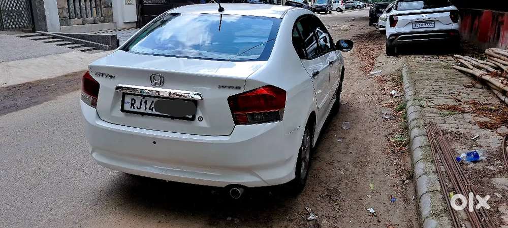 Well Maintained Car With Big Led Screen