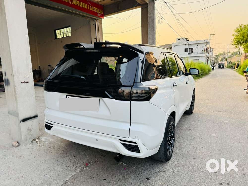 Toyota Innova Hycross 2025