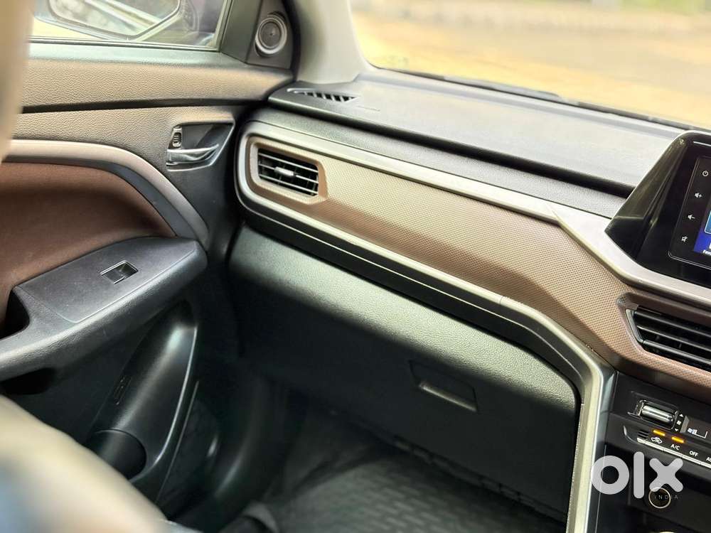 Maruti Suzuki Brezza 1.5 Zxi Cng, 2023, Cng & Hybrids