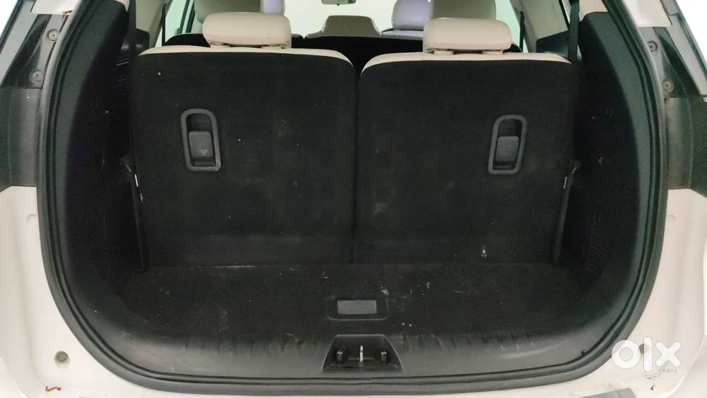 Mahindra Xuv700 2.0 Ax 5 Petrol Mt 7 Str, 2021, Diesel