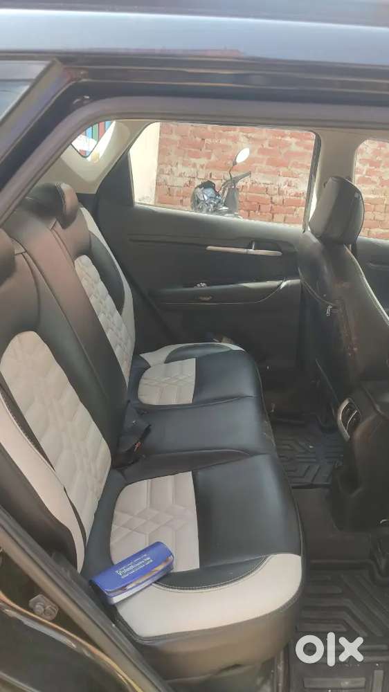 Second Top, Kia Sonet 2022 Diesel Well Maintained, Company Service.