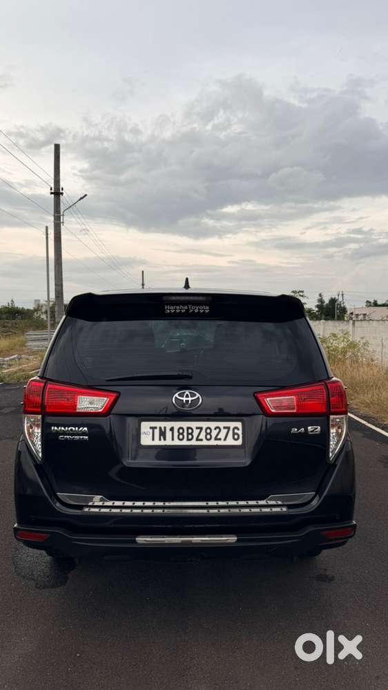 Toyota Innova Crysta 2.4 Z Automatic &ndash; 2022 | Sparkling Black Pearl