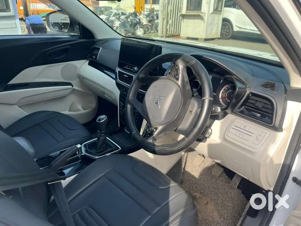 Mahindra Xuv 3xo Mx3 Diesel Manual  2024 December Model  27,000 Km